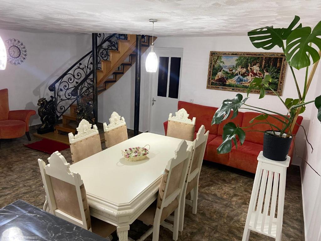 Old District room 4